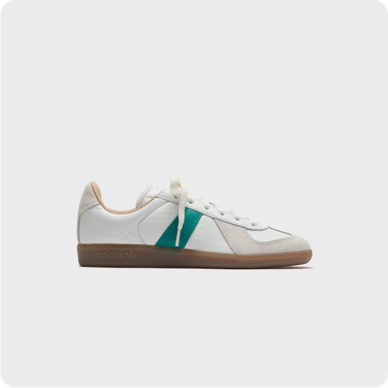 White & Cream Low-Top Sneakers – Teal Accents & Gum-Colored Sole