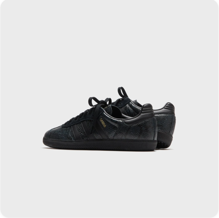 Black Low-Top Sneakers – Reptile-Pattern Texture & Gold-Tone Lettering