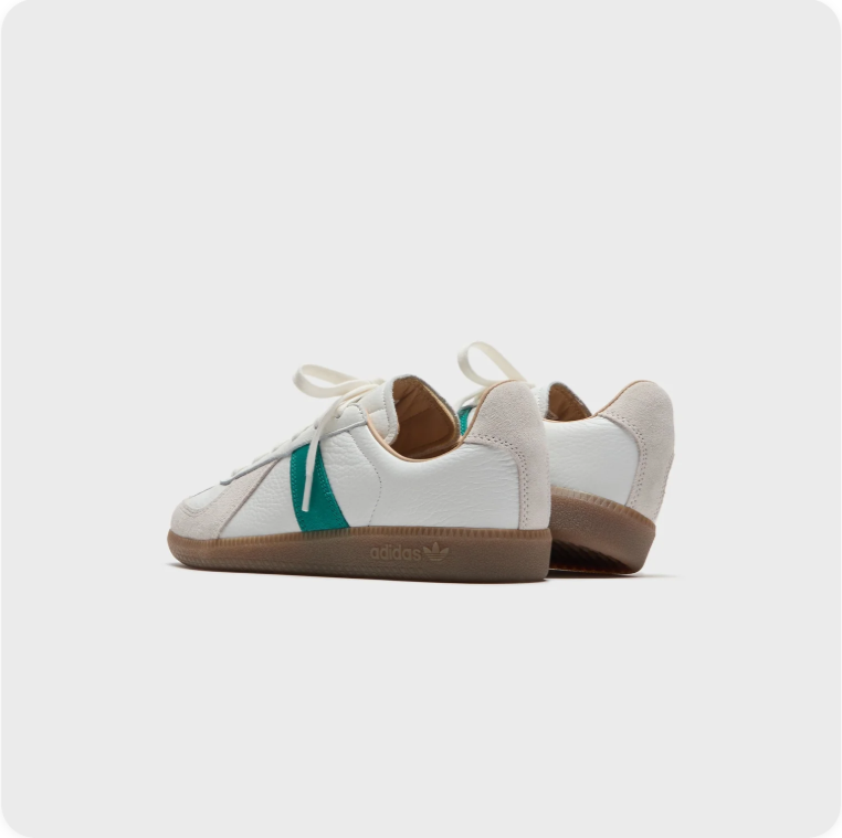White & Cream Low-Top Sneakers – Teal Accents & Gum-Colored Sole